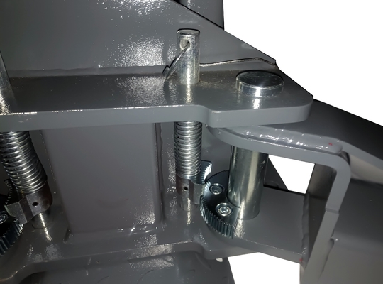 Capacidad de elevación de 4000 kg Liberación manual Elevador de automóviles para mantenimiento de garajes de talleres de automóviles
